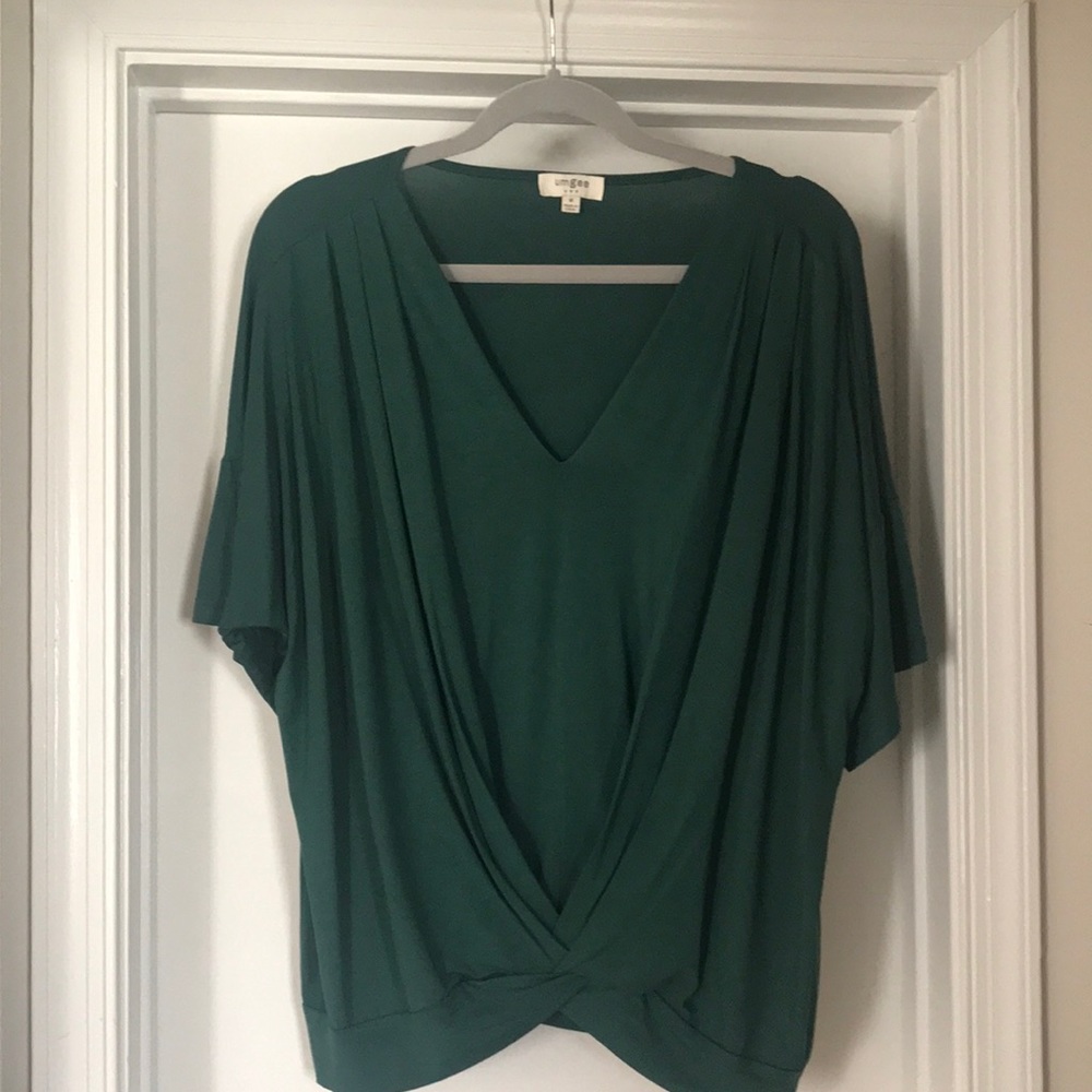 UMGEE USA beautiful Kelly Green Top
